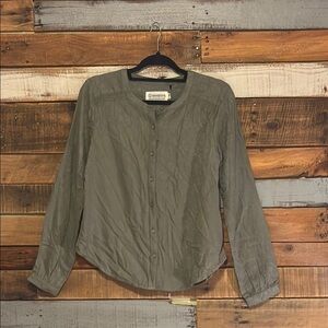 NWOT Aventura Button down Top